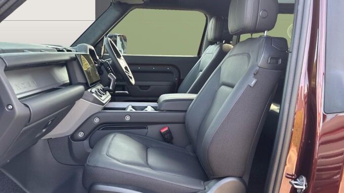 Land Rover Defender 5.0 P525 V8 90 Edition 3dr Auto Petrol Estate - Image 3